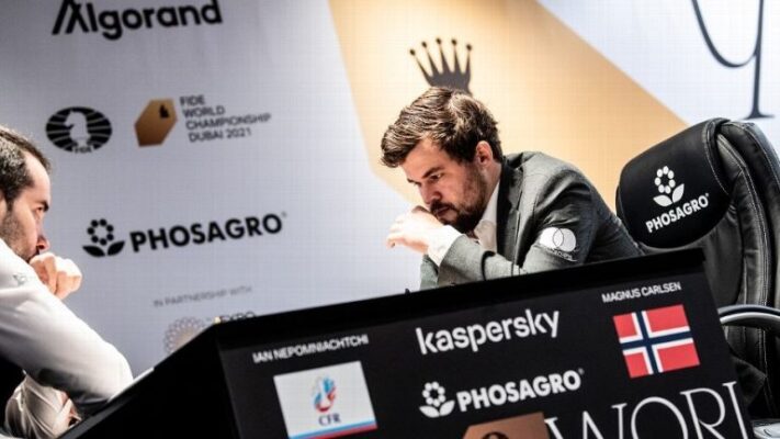 Magnus Carlsen (Na Uy) tuyên bố kỳ thủ tuổi 19 Hans Niemann (Mỹ)